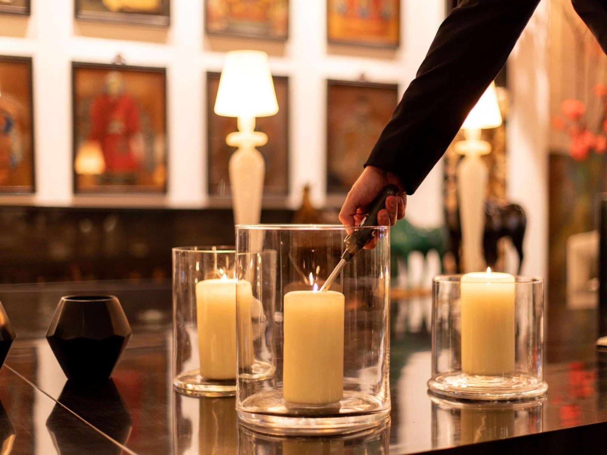 Sofitel Frankfurt Opera Ξενοδοχείο Φραγκφούρτη Εξωτερικό φωτογραφία A candle being lit