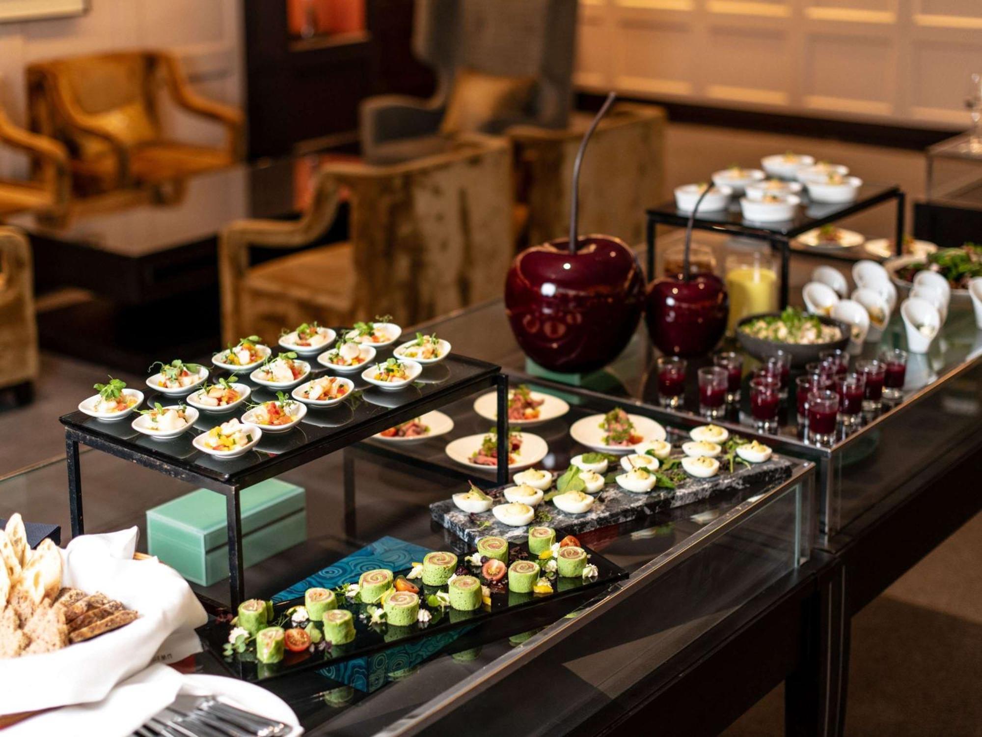 Sofitel Frankfurt Opera Ξενοδοχείο Φραγκφούρτη Εξωτερικό φωτογραφία A buffet at a hotel