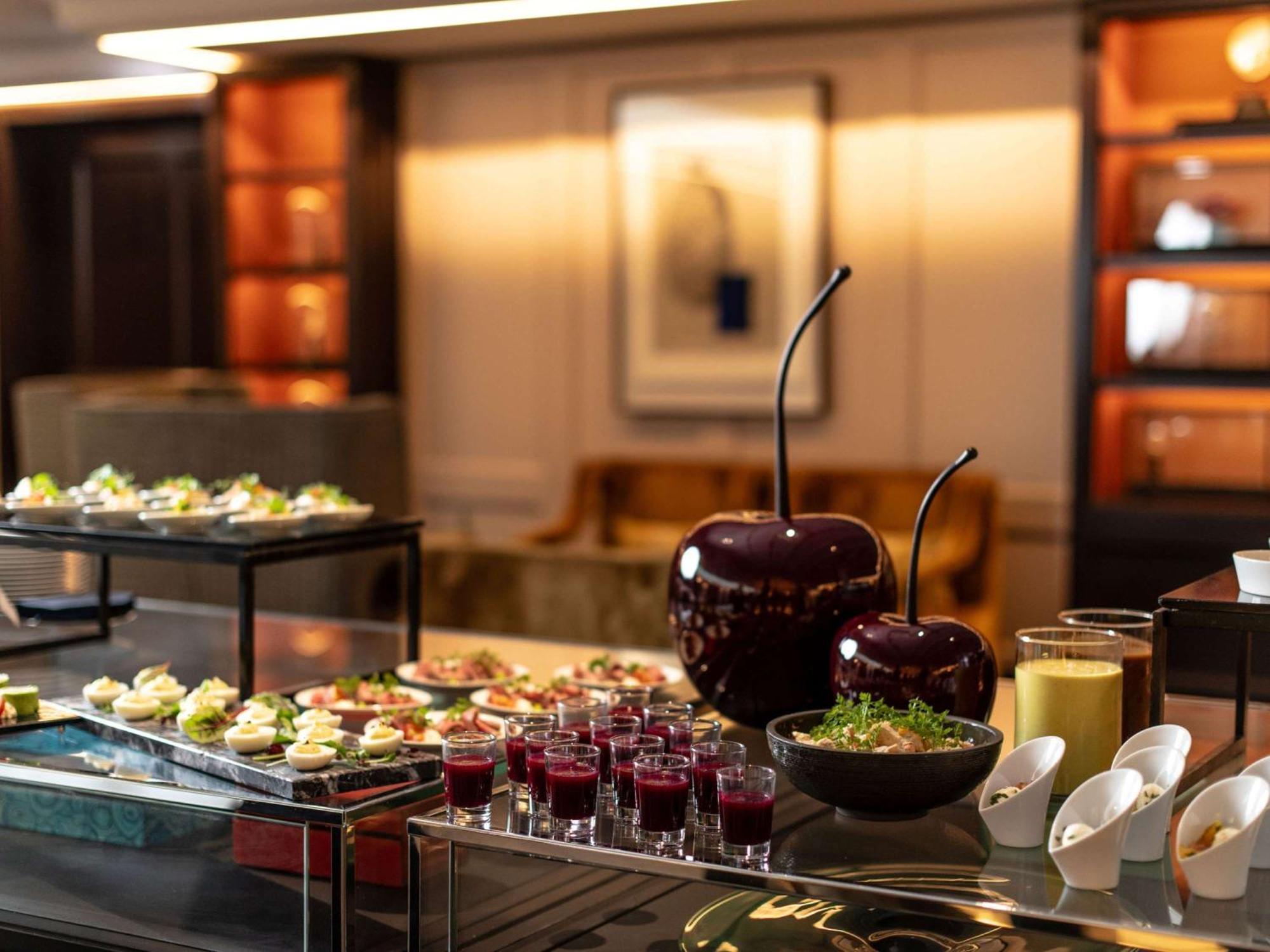 Sofitel Frankfurt Opera Ξενοδοχείο Φραγκφούρτη Εξωτερικό φωτογραφία A buffet at a hotel