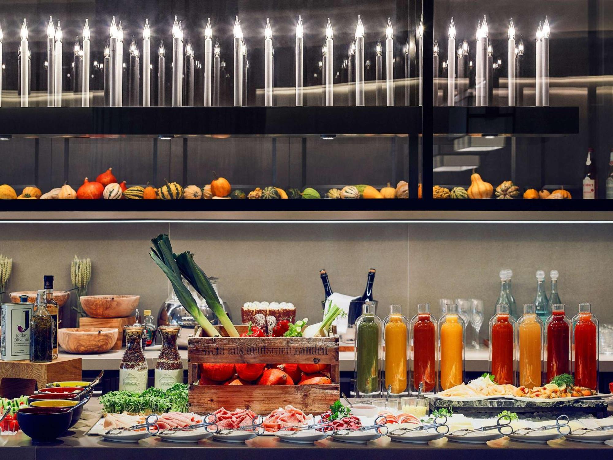 Sofitel Frankfurt Opera Ξενοδοχείο Φραγκφούρτη Εξωτερικό φωτογραφία A buffet at a restaurant