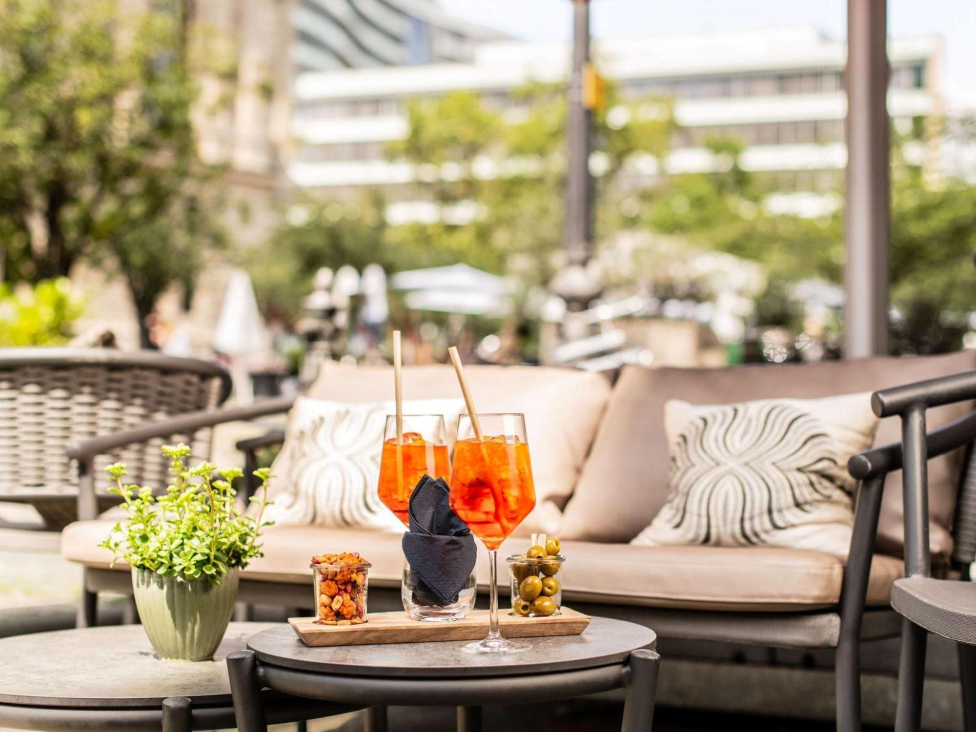 Sofitel Frankfurt Opera Ξενοδοχείο Φραγκφούρτη Εξωτερικό φωτογραφία The Terrace at the Hotel