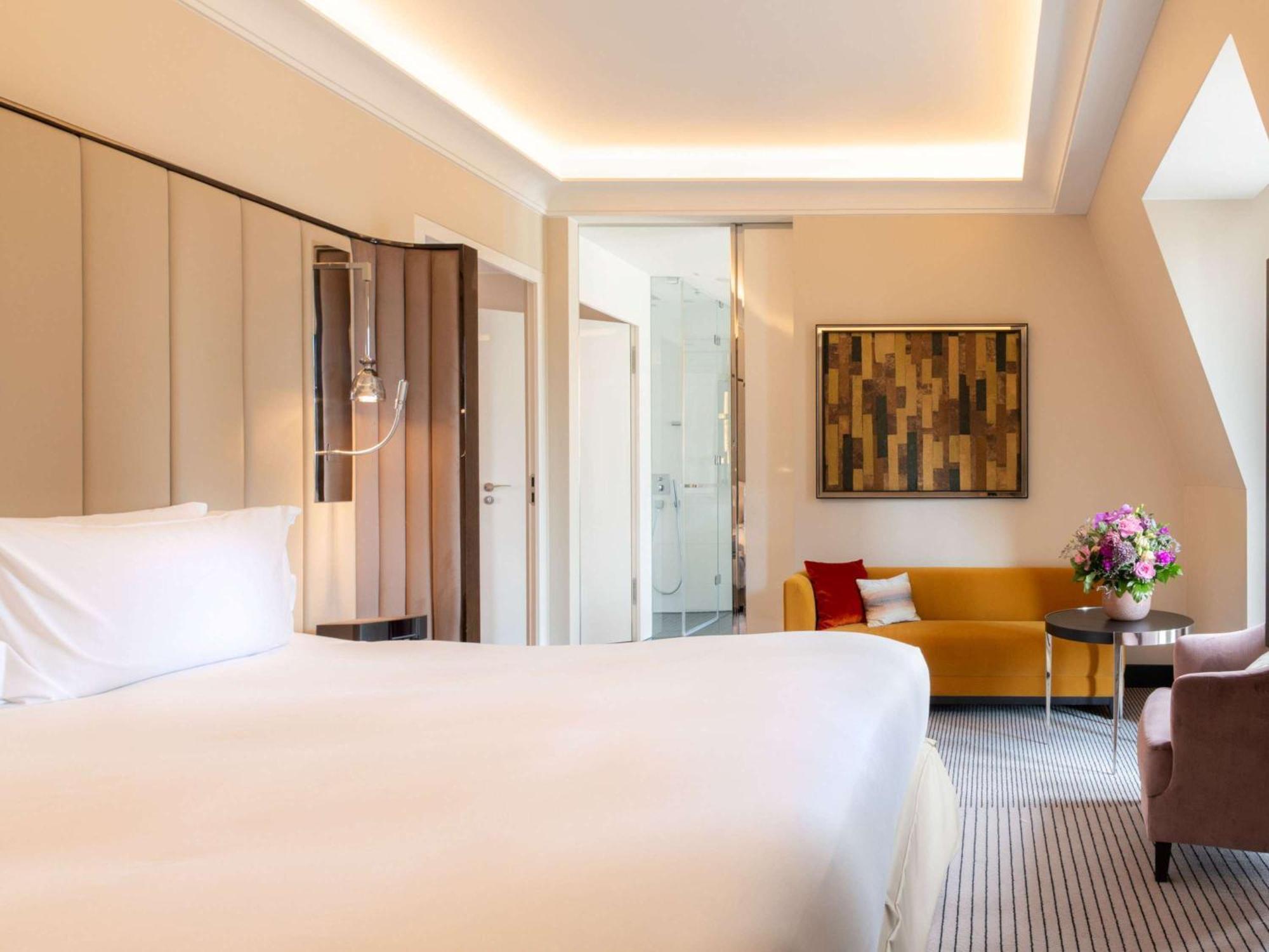 Sofitel Frankfurt Opera Ξενοδοχείο Φραγκφούρτη Εξωτερικό φωτογραφία A room at the hotel