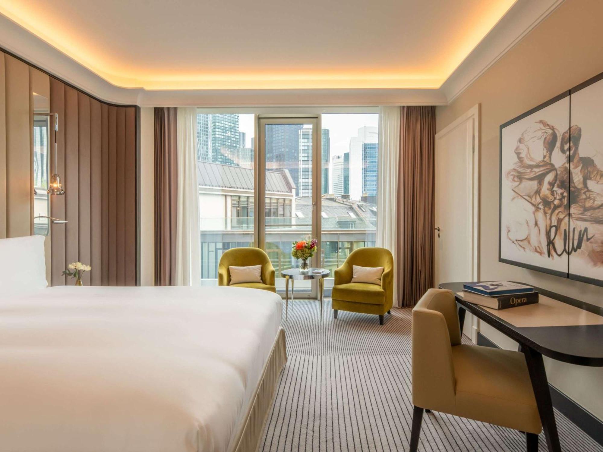 Sofitel Frankfurt Opera Ξενοδοχείο Φραγκφούρτη Εξωτερικό φωτογραφία A room at the hotel