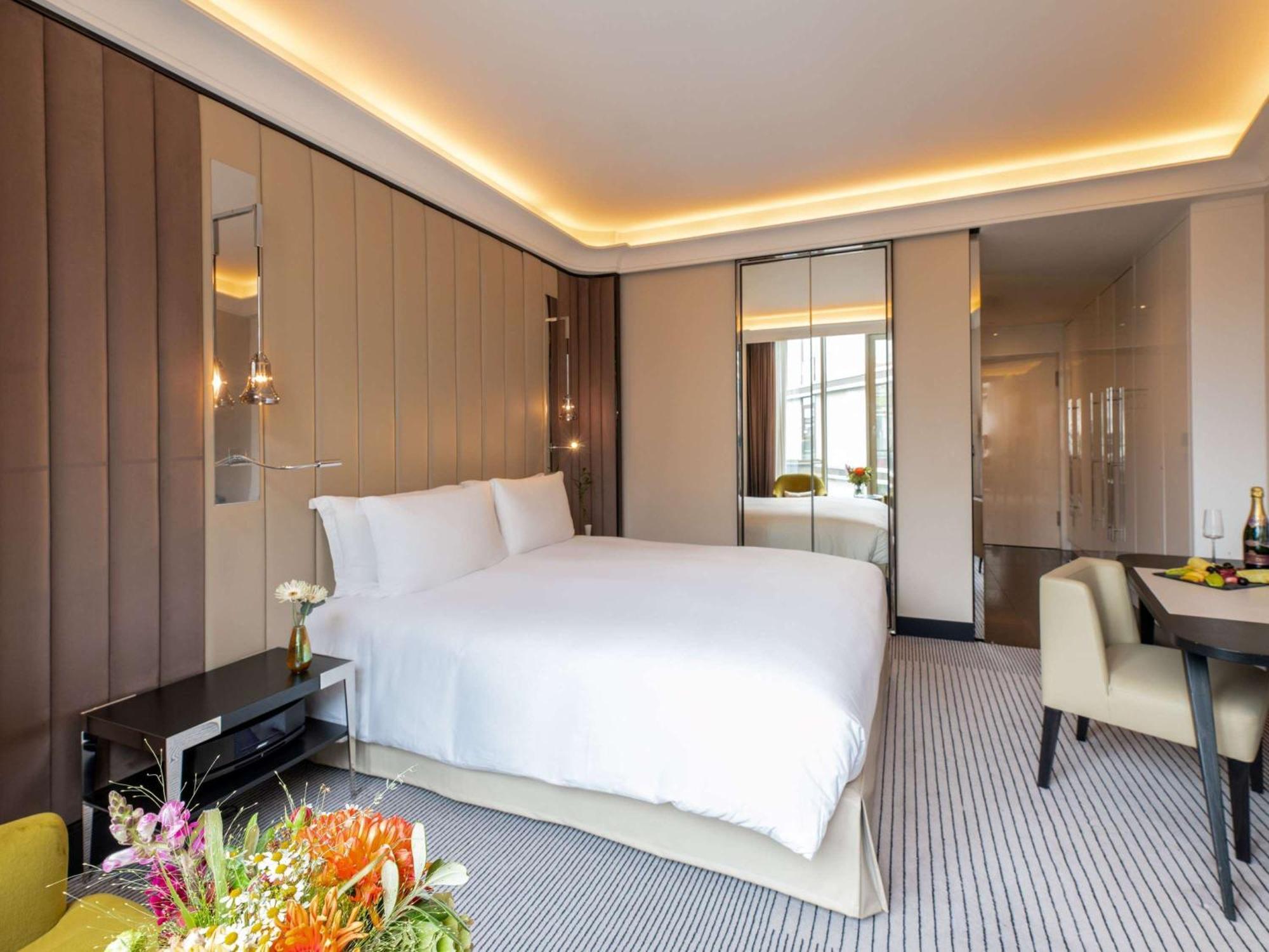 Sofitel Frankfurt Opera Ξενοδοχείο Φραγκφούρτη Εξωτερικό φωτογραφία A suite at the hotel