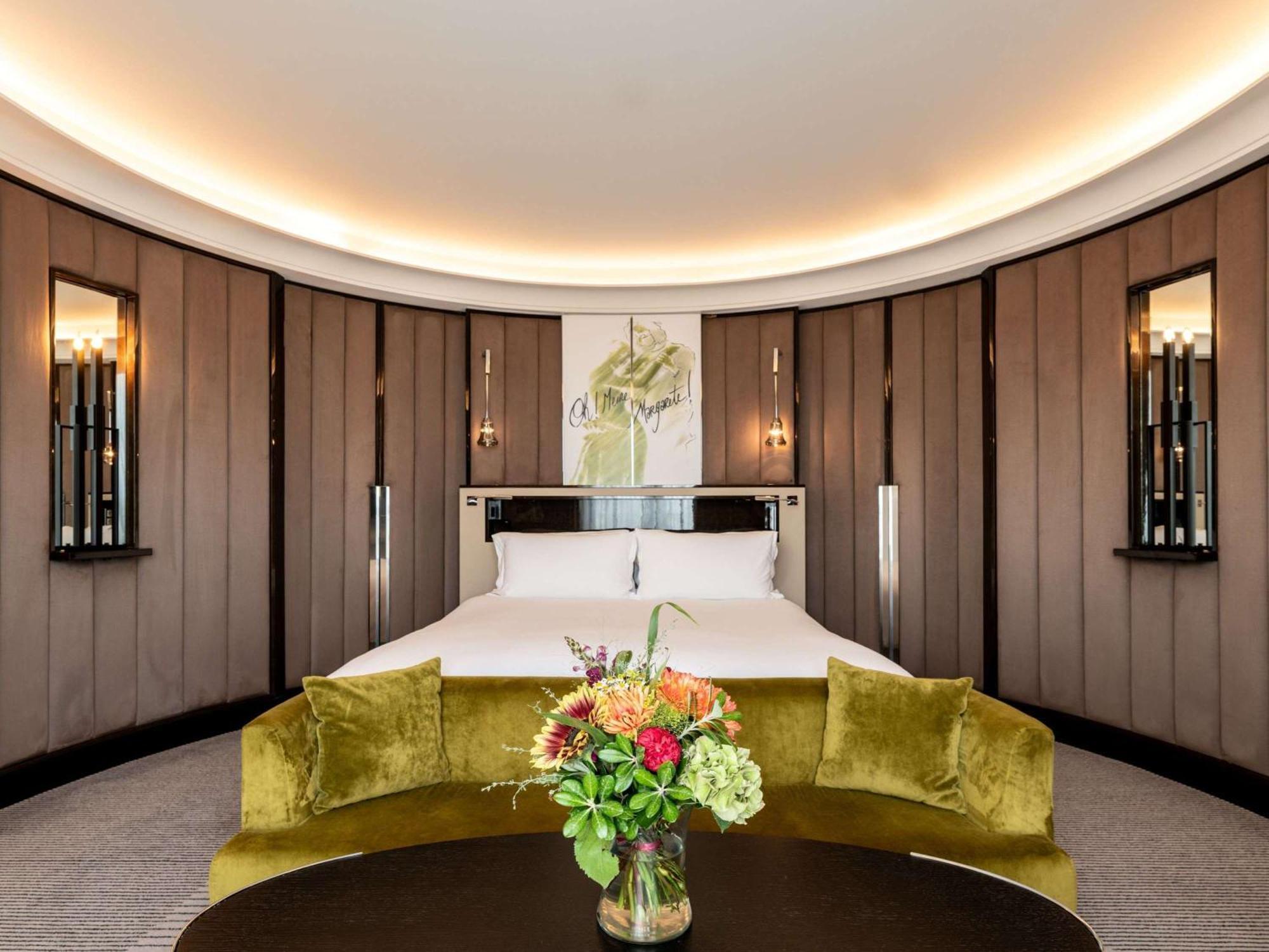 Sofitel Frankfurt Opera Ξενοδοχείο Φραγκφούρτη Εξωτερικό φωτογραφία The bedroom of the Presidential Suite